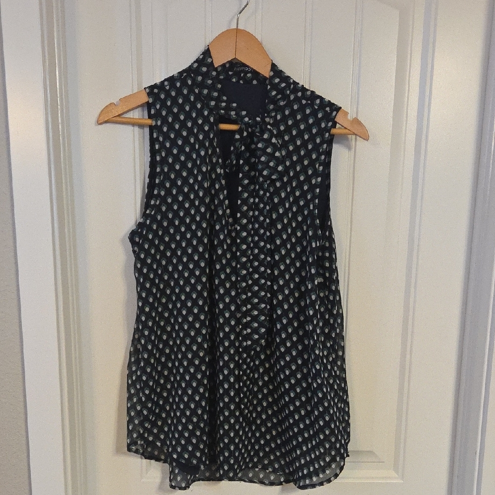 Sleeveless Black and White Patterned Women's Top